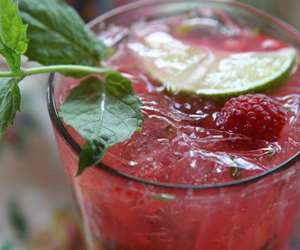 A raspberry mojito